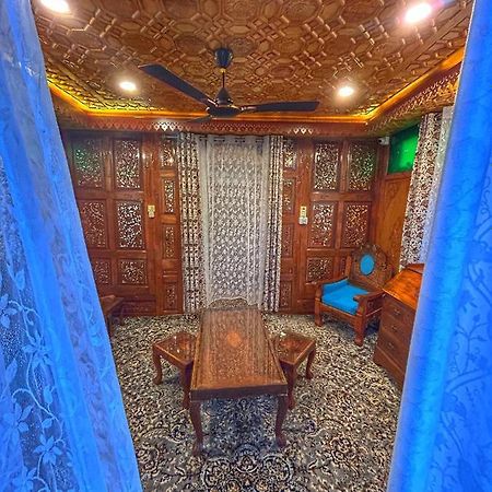 Exotic Young Shreen Houseboat Srīnagar Exterior foto