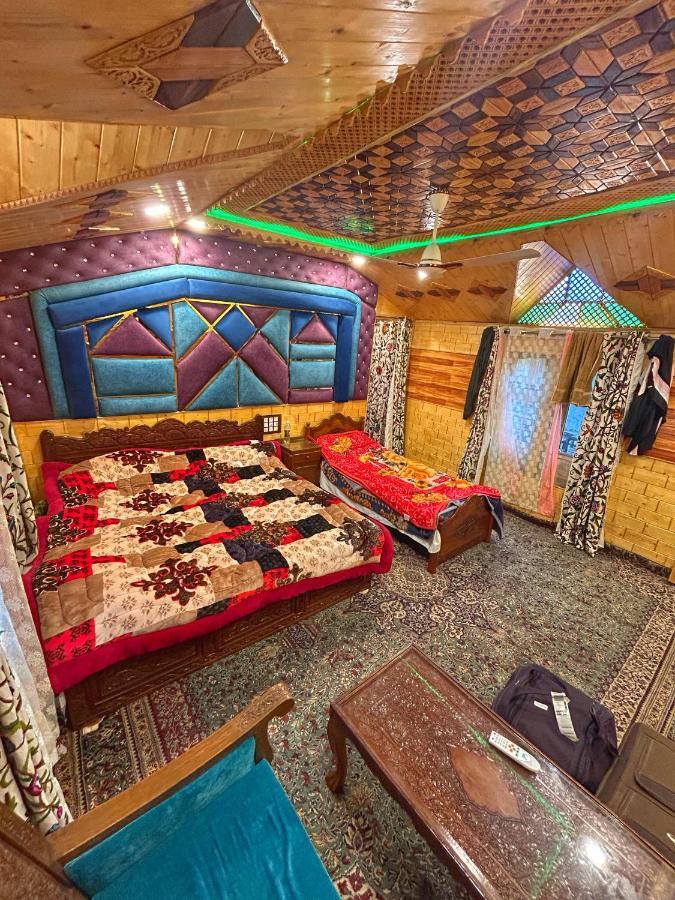 Hotel Exotic Young Shreen Houseboat Srīnagar Exterior foto